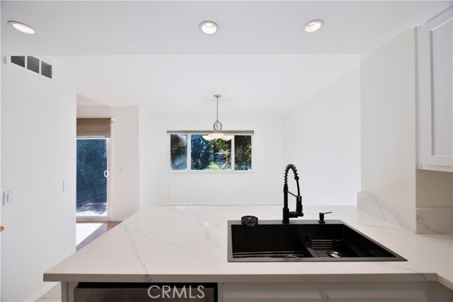 Building Photo - 716 Blue Oak Ave