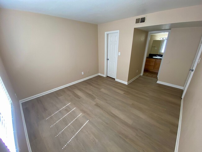 Building Photo - Phoenix 2 Bed 2 Bath Condo Near Airport an...