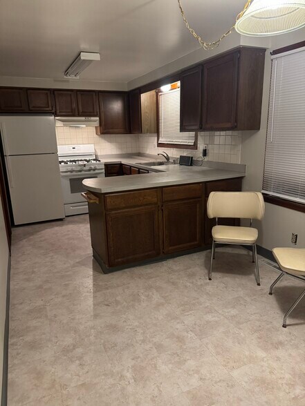 Kitchen - 17 Sunshine Dr