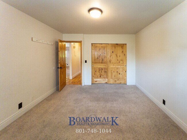 Building Photo - 1781 Lincoln Ln