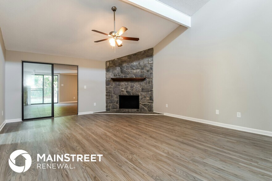 Building Photo - 11665 Summer Tree Rd N