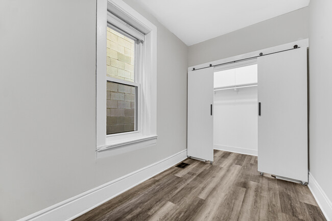 Building Photo - 1817 N Honore St