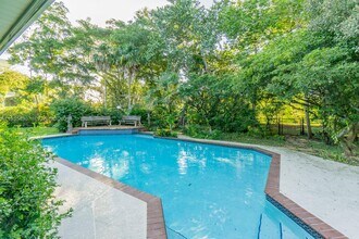 Building Photo - 6290 SW 86th St