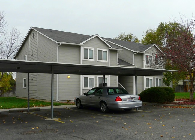 Building Photo - Dorian Lane Fourplex