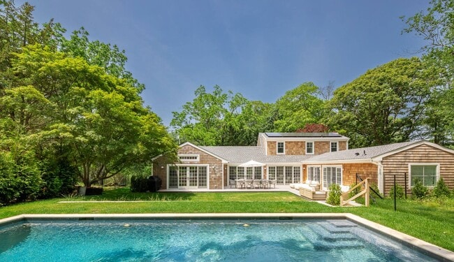 Primary Photo - 5 Dogwood Ave