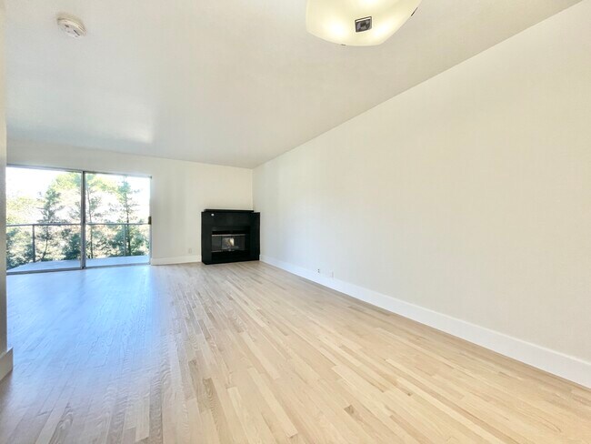 Primary Photo - 2100 Griffith Park Blvd