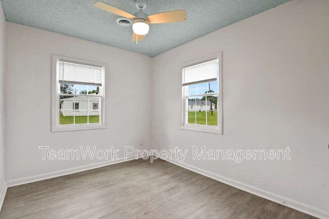Building Photo - 3027 Azalea Dr