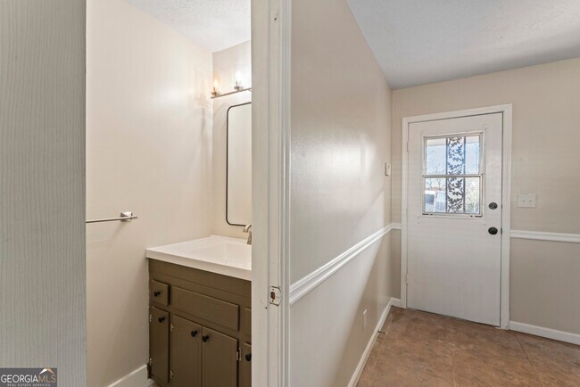 Building Photo - 5170 Lost Dutchman Dr