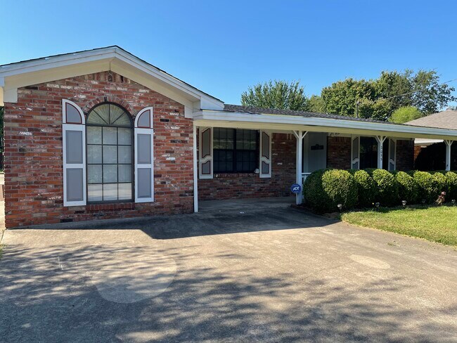 Primary Photo - 2055 Campbell St
