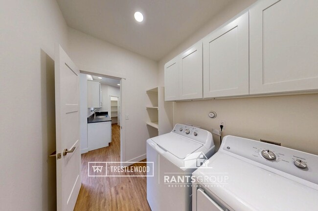 Building Photo - Brand New! Modern Home in Trestlewood – Wh...