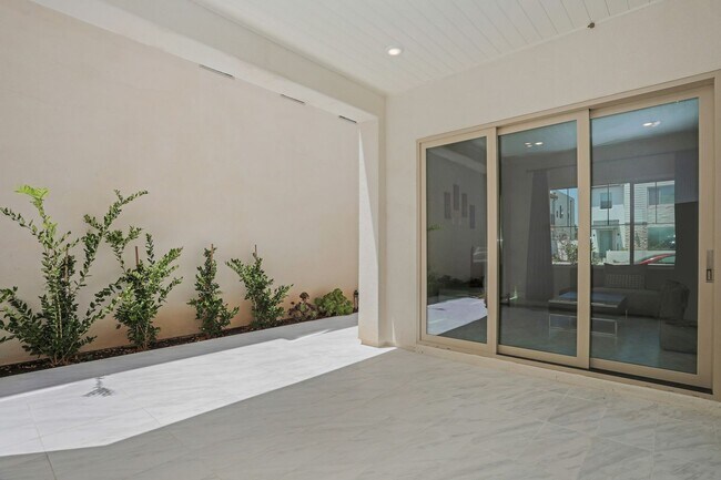 Building Photo - Elegant and Modern Living in Adagio in Cad...