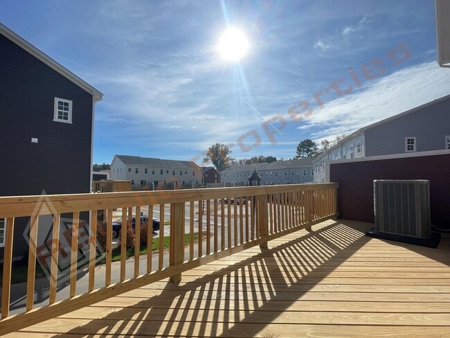 Building Photo - Beautiful brand new 3-Story Townhome | 4 Bedrooms, 3.5 Bathrooms, 2332 sq ft @ 751 South Townhome...