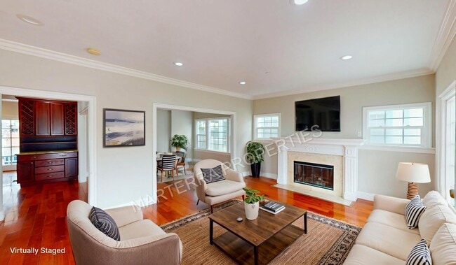 Building Photo - Charming 4-Bedroom Home in Wilshire Park HPOZ – Private Decks, Backyard & Garage!