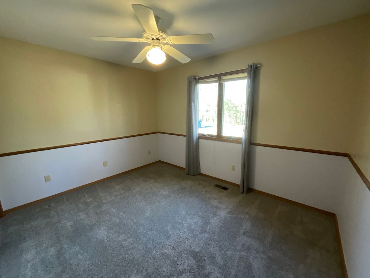 Building Photo - 12 Sunderland Dr