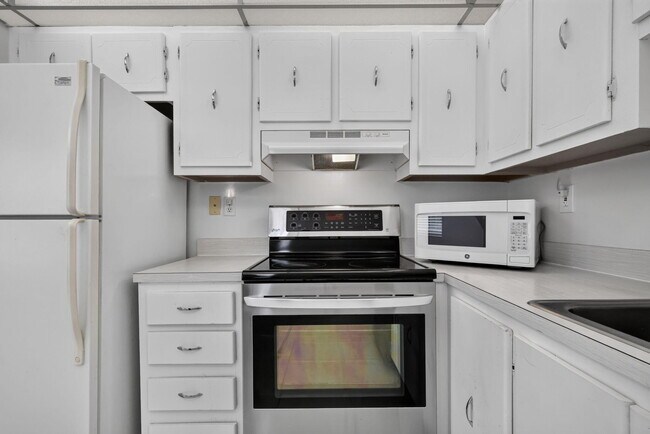 Building Photo - 40 Burgundy A
