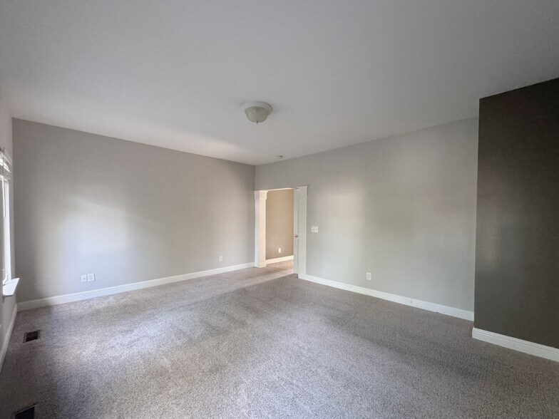 Building Photo - 4316 Summercrest Blvd