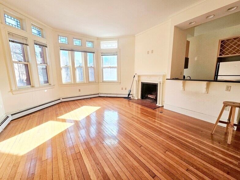 Building Photo - 197 Commonwealth Ave