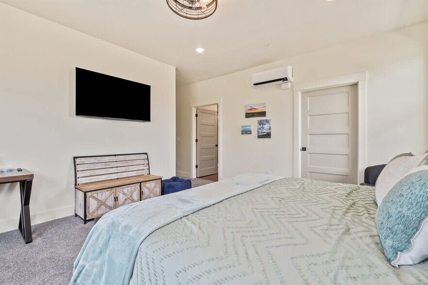 Building Photo - 306 CM Rdg Ln