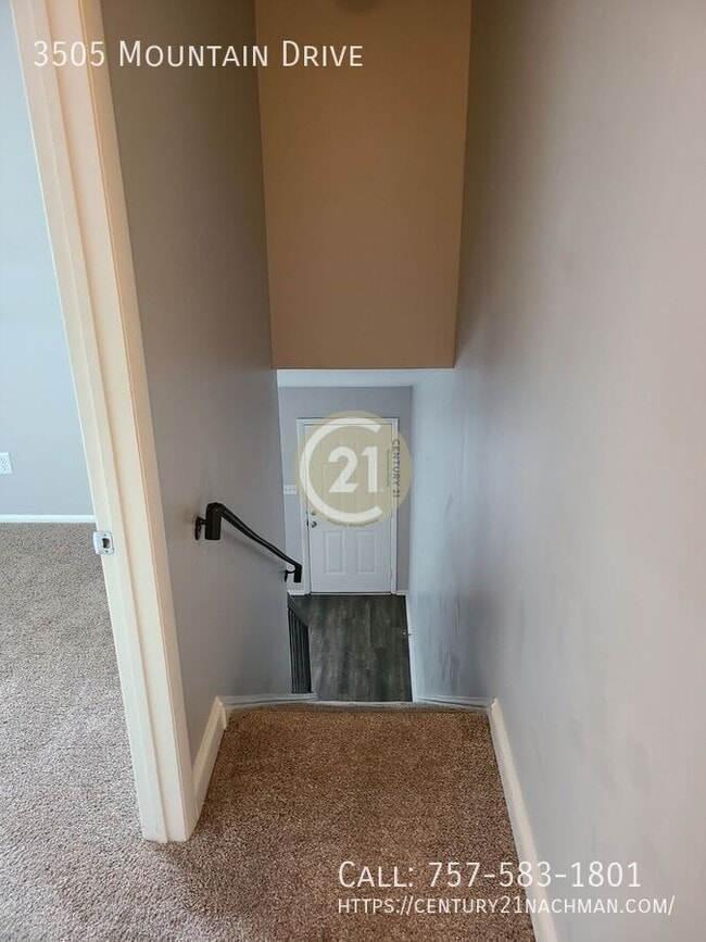 Building Photo - 3505 Mountain Dr