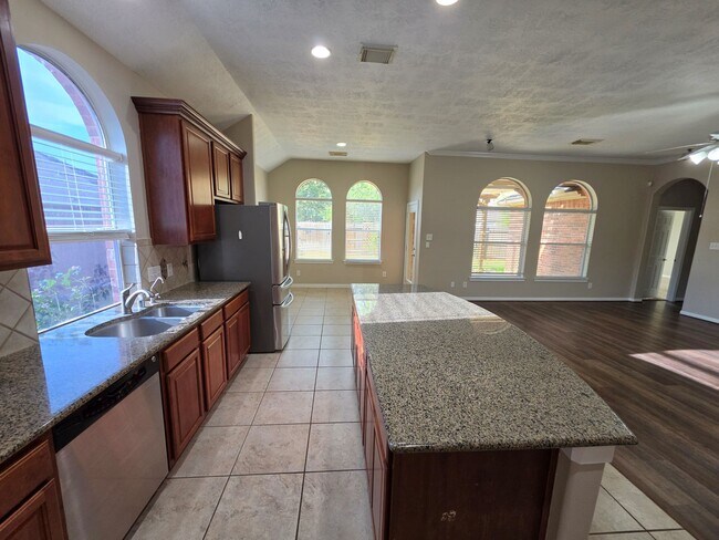 Building Photo - 20743 Oakhurst Meadows Dr