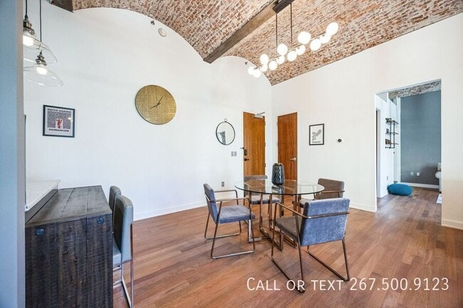 Building Photo - 105 S 12th St