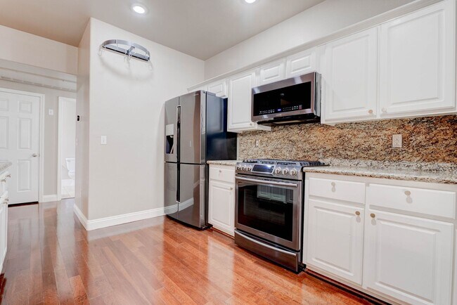 Building Photo - 10001 Crimson Palisades Pl