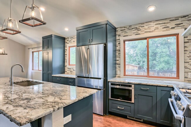 Building Photo - 4 Bedroom home in Fort Collins