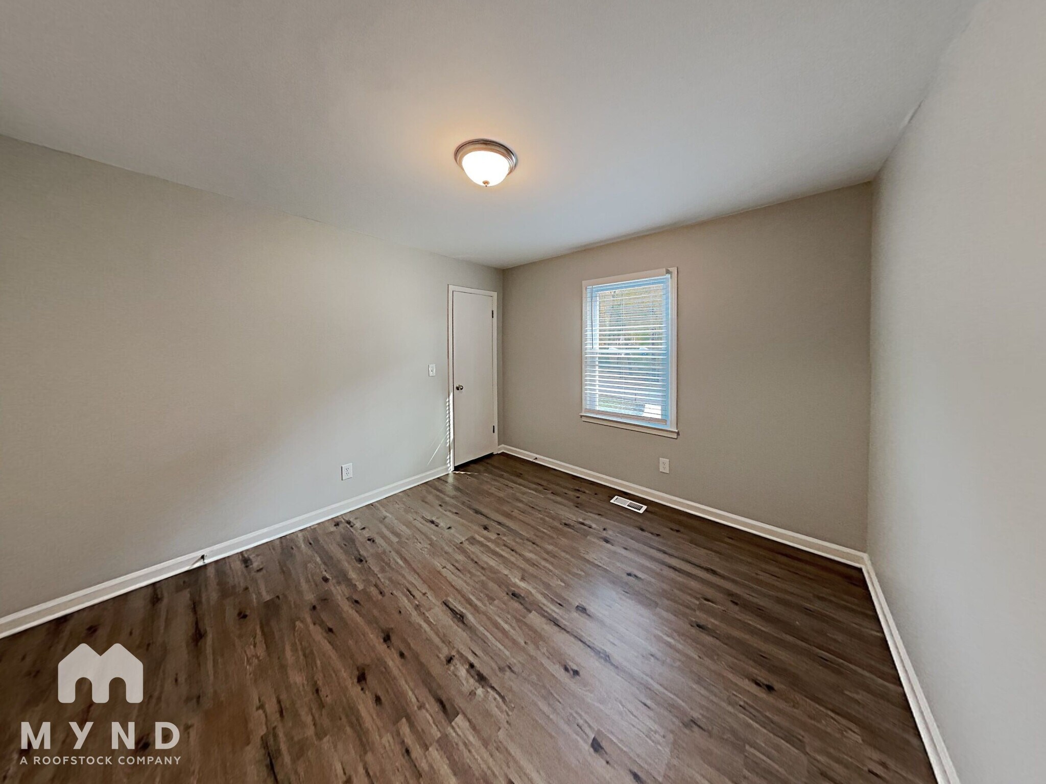 Building Photo - 3709 Summit Dr NW