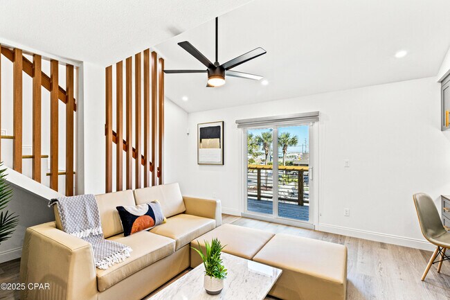 Building Photo - 8115 Thomas Dr