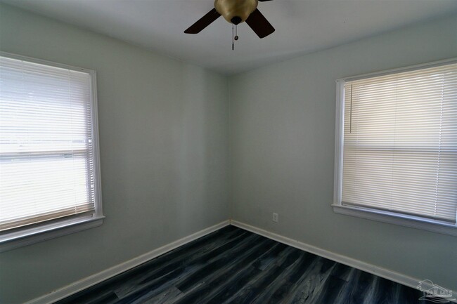 Building Photo - 10 Bertram St