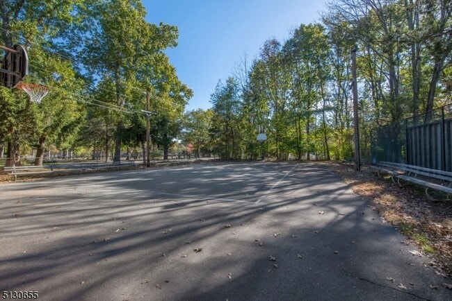 Building Photo - 25 Lake Rd