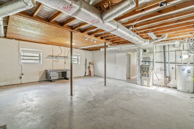 Building Photo - 5201 Aubrey Ln
