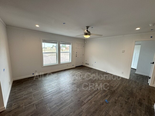 Building Photo - 692 E Hahns Peak Ave