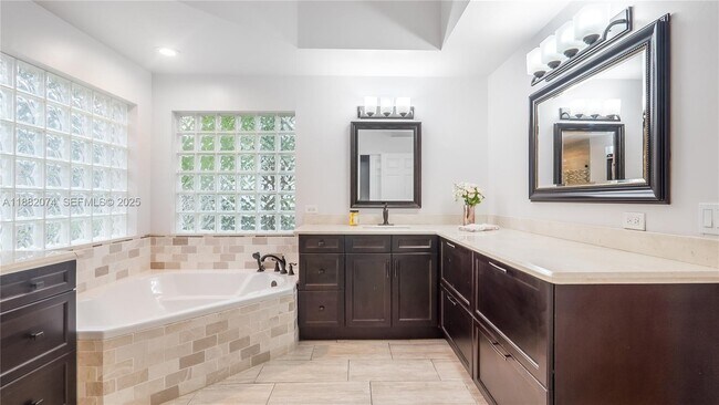 Building Photo - 10337 NW 53rd Ct