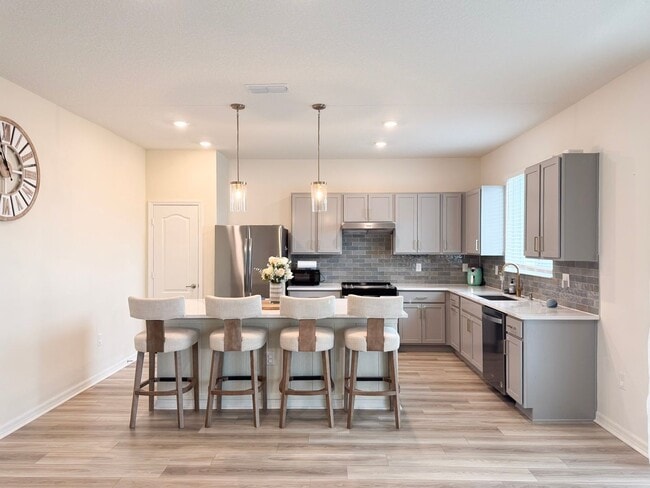 Building Photo - Beautiful 3 bedroom/2.5 bath in NEW Winter...