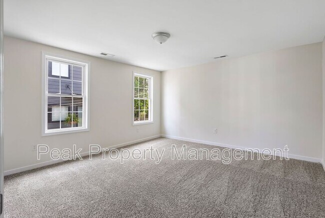 Building Photo - 819 Kinney St