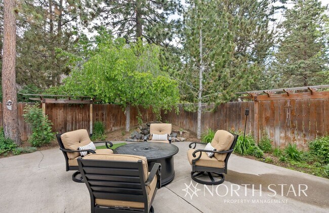 Building Photo - Modern and Spacious 3 bed/2 bath