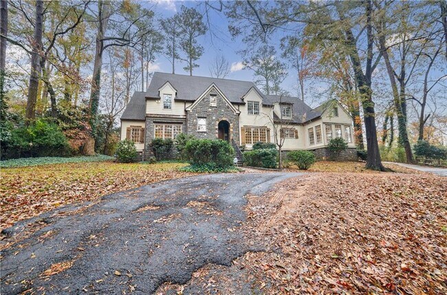 Building Photo - 960 Landmark Dr NE