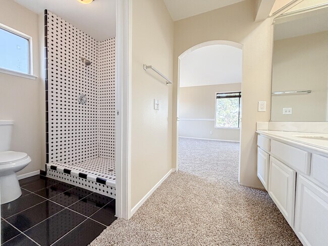 Building Photo - 39360 Longhorn Ct