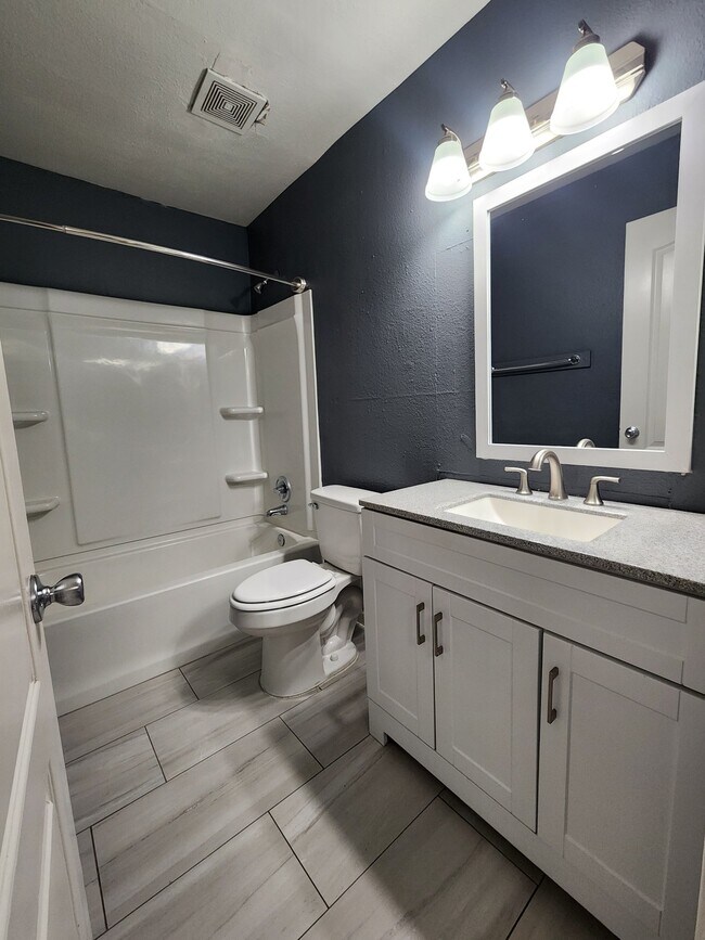 Building Photo - 143 S Doran