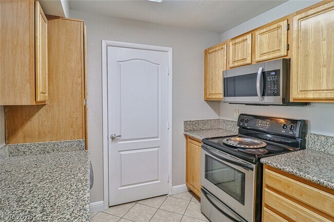 Building Photo - 5055 W Hacienda Ave