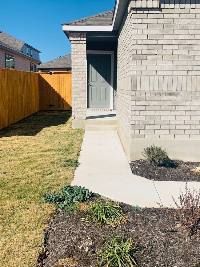 Building Photo - 4 Bed 2 Bath in Jarrell, TX