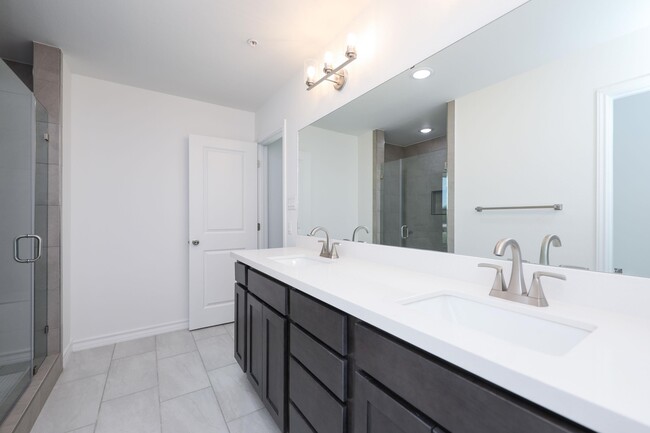 Building Photo - 9921 Bijan Dr