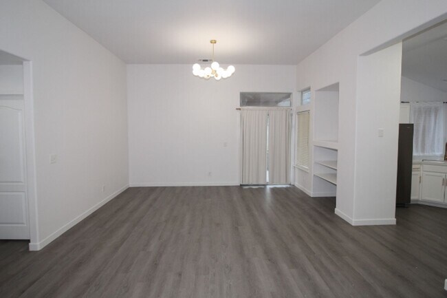 Building Photo - 2232 Golden Ave