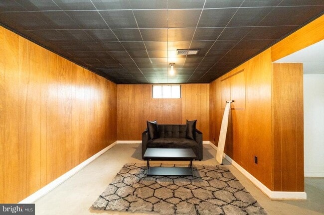 Building Photo - 1037 16th St S