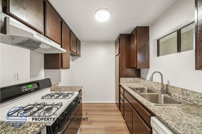 Building Photo - 2065 Magnolia Ave.