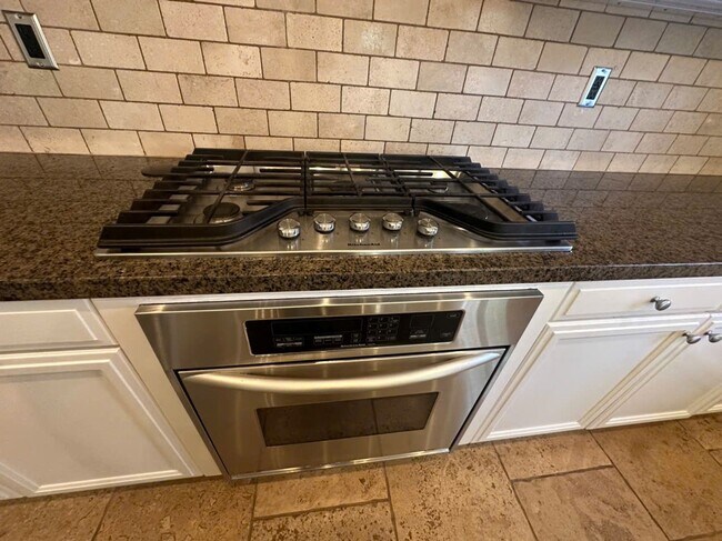 Building Photo - Single House Irvine