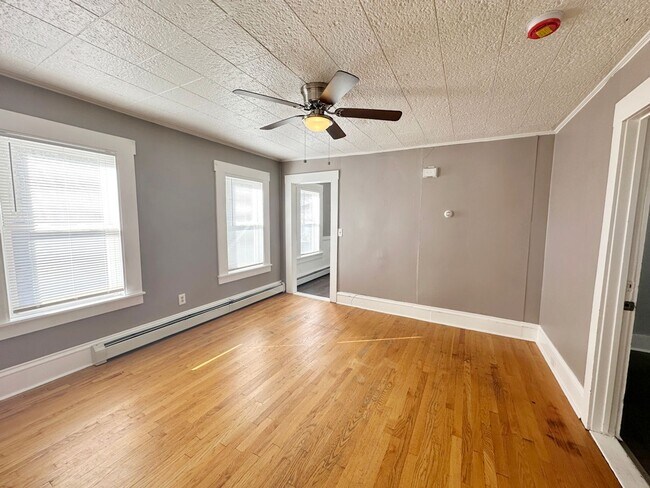 Building Photo - 475 Water St