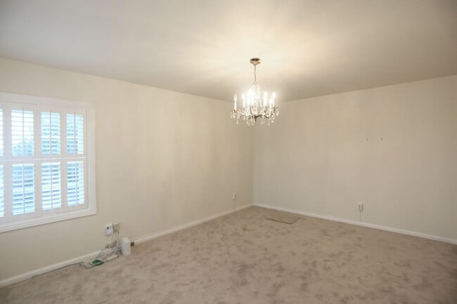Building Photo - Spacious 2BR/1BA in Glen Park's Miraloma neighborhood, Shared Yard, Pets Considered, Garage (1 Ga...