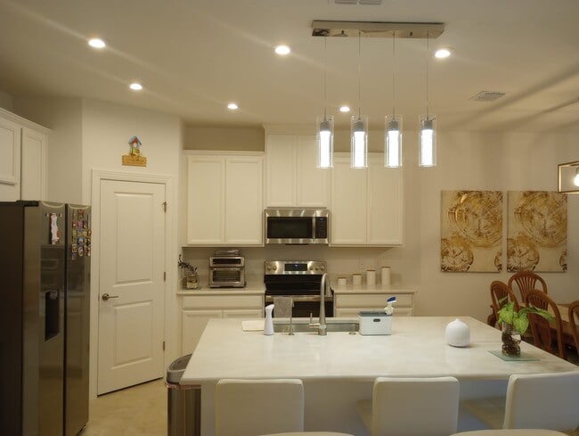 Building Photo - 621 San Augusto Dr